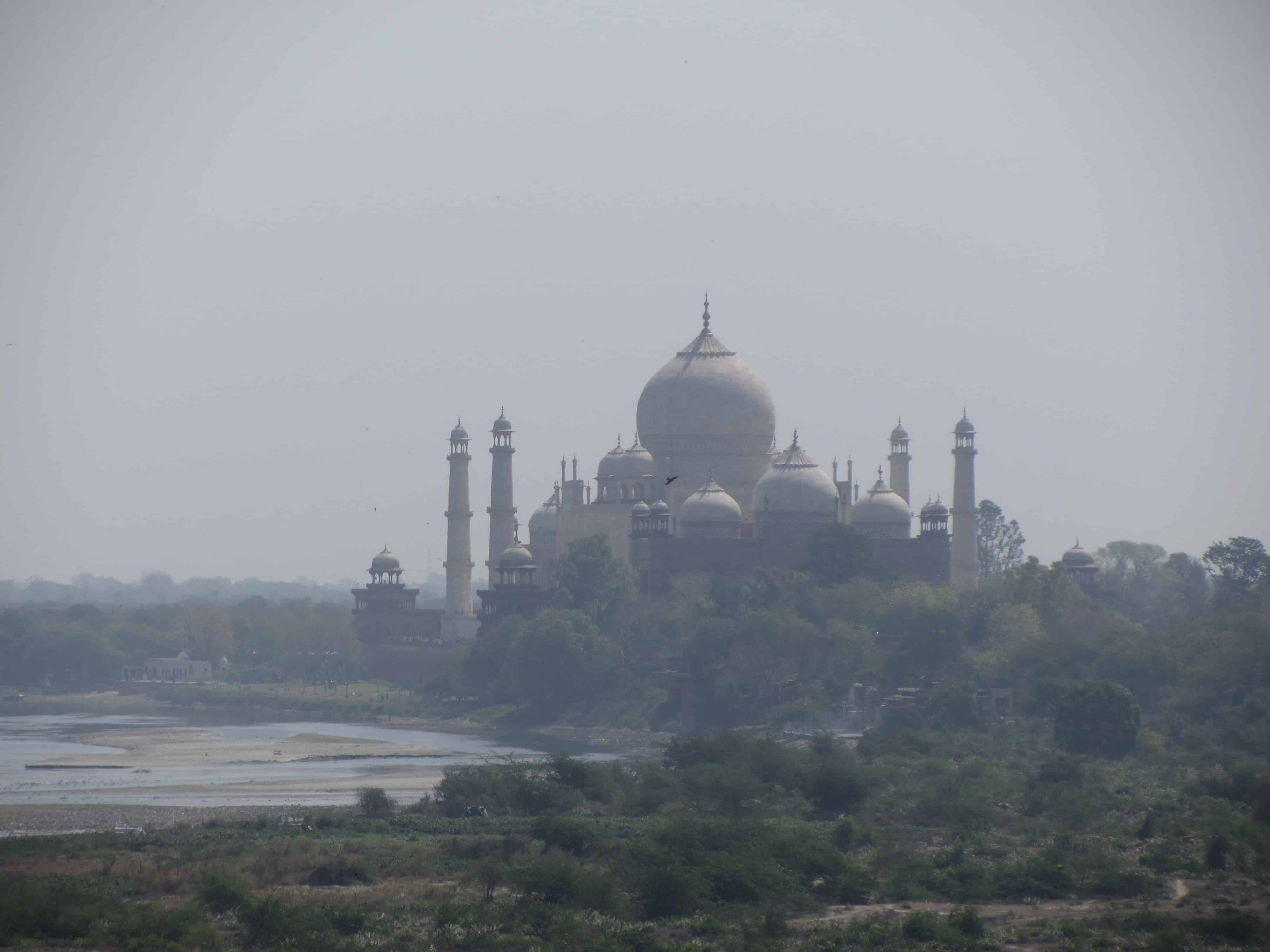 Czerwony Fort - widok na Taj Mahal