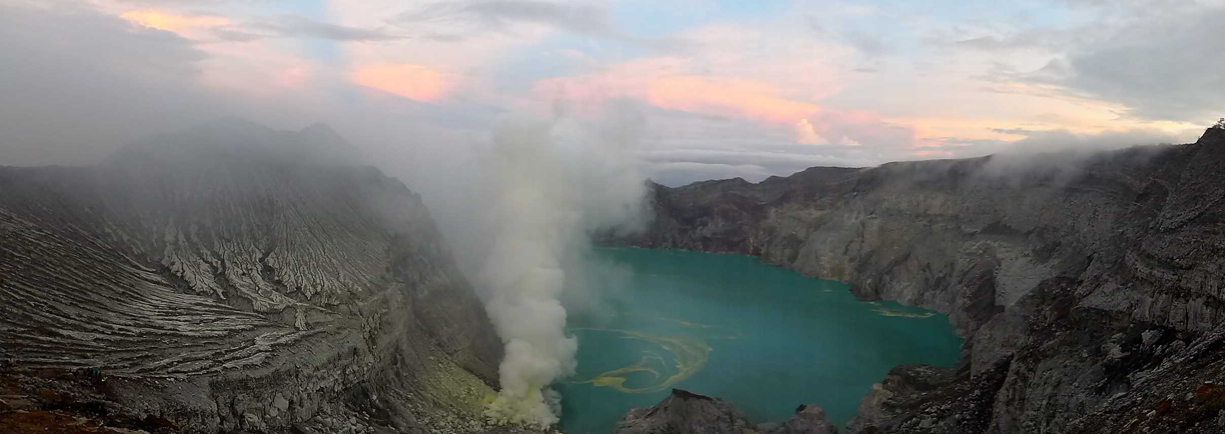wulkany w Indonezji, Ijen, treking w Indonezji